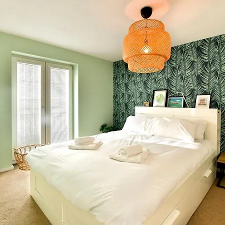 Pass The Keys Cosy 2 Bed Apartment With Parking Cardiff Exterior photo