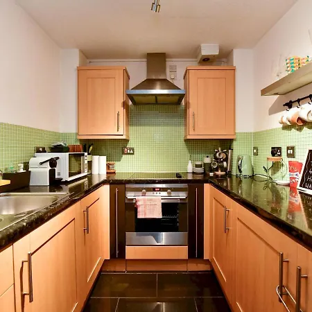 Pass The Keys Cosy 2 Bed Apartment With Parking Cardiff Exterior photo