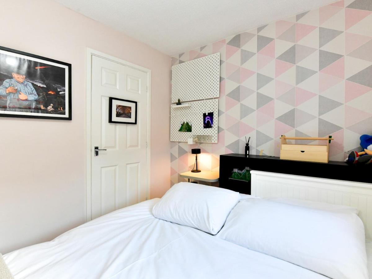 Pass The Keys Cosy 2 Bed With Parking *