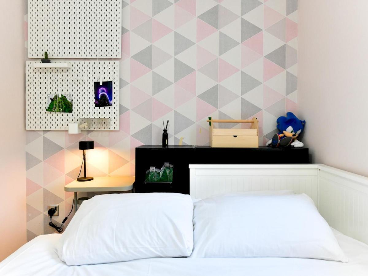Pass The Keys Cosy 2 Bed With Parking Apartment *